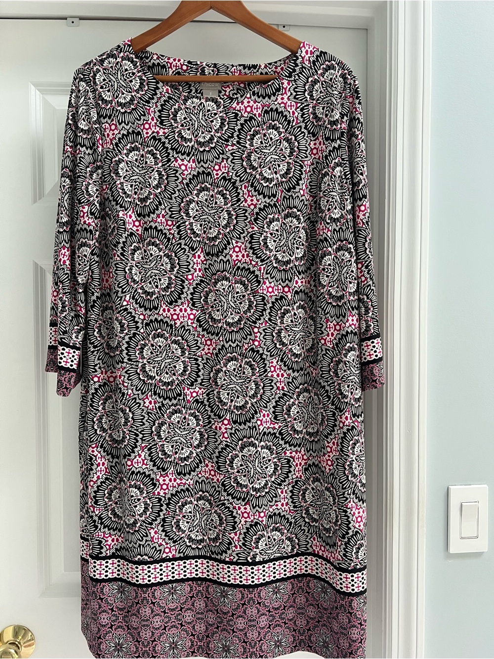 Chico’s Floral Print Shift Dress in Black & Pink